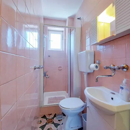 Nikola Apartment Punat