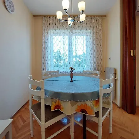 Nikola Apartment Punat