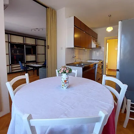 Apartment Nikola Punat