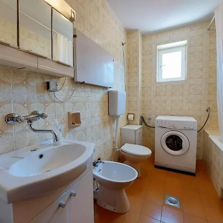 Nikola Apartment Punat