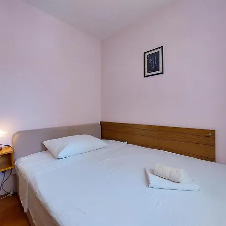 Nikola Apartment *