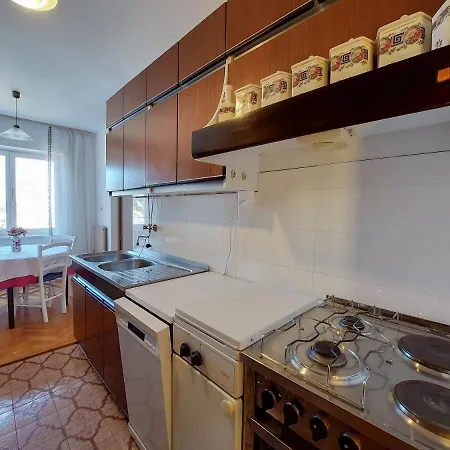 Nikola Apartment