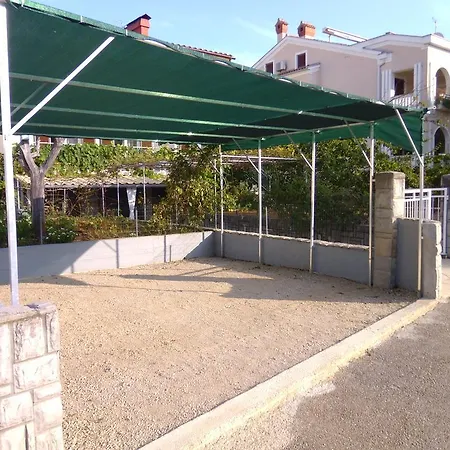Apartment Nikola *