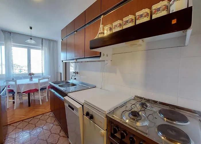 Nikola Apartman
