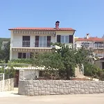 Nikola Apartman