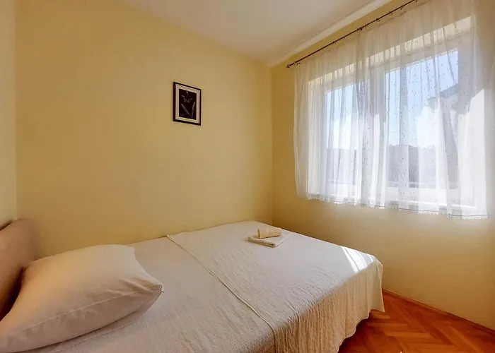 Nikola Apartment *